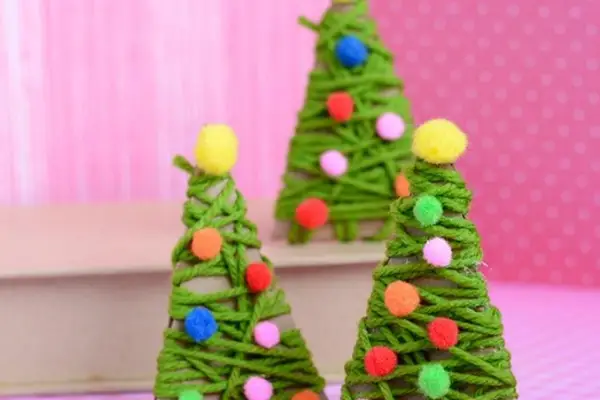 YARN WRAPPED CHRISTMAS TREE
